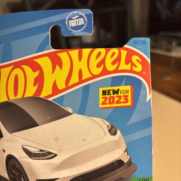 Hot Wheels Tesla Model Y 37/250 White - Picture 4 of 7